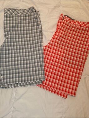 Walter Hagen Men's Plaid Golf Shorts in Red & Gray